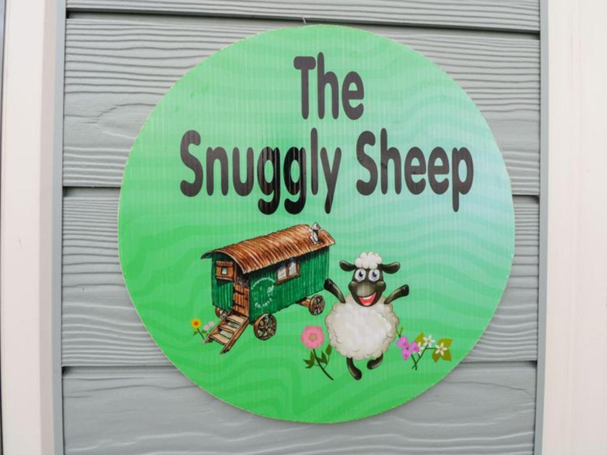 The Snuggly Sheep Shepherd Hut Farm Stay Баллишаннон Экстерьер фото